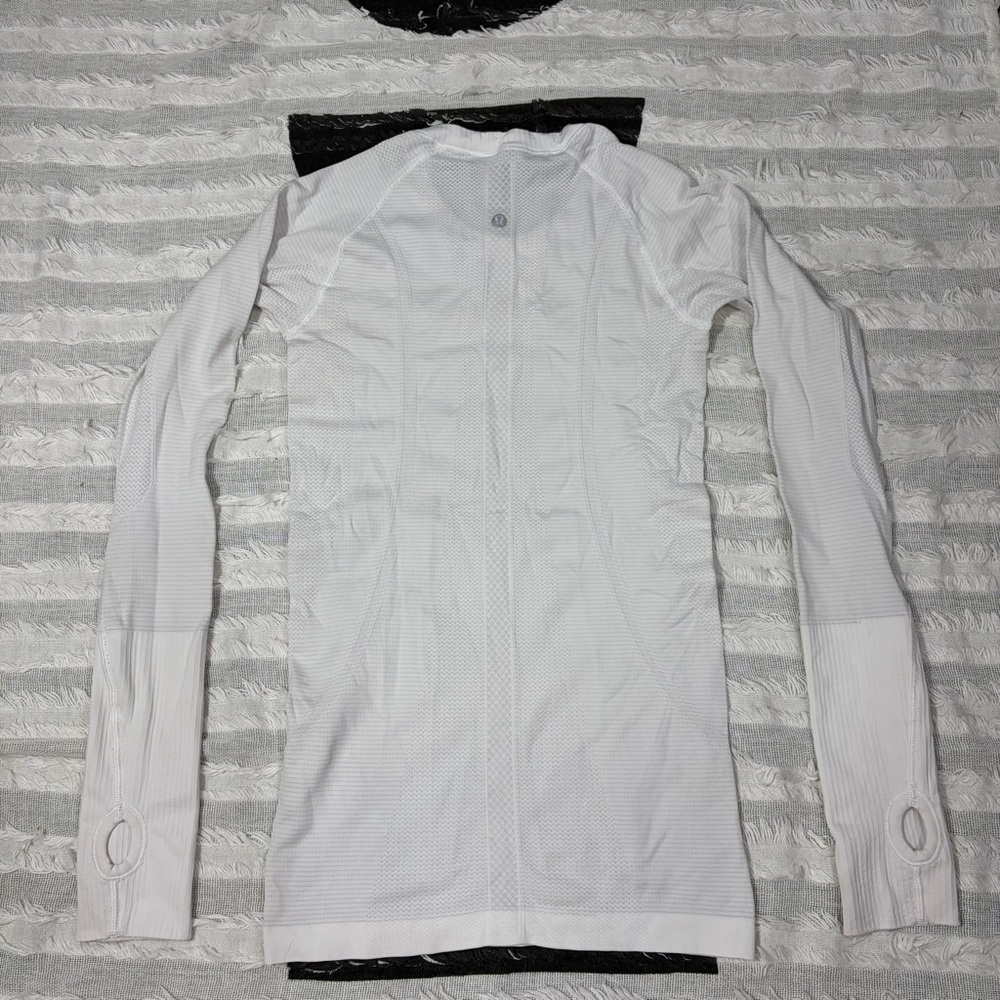 Lululemon Women's Swiftly T-Shirt Size 4 White Long Sleeve Pullover Outdoor Gym